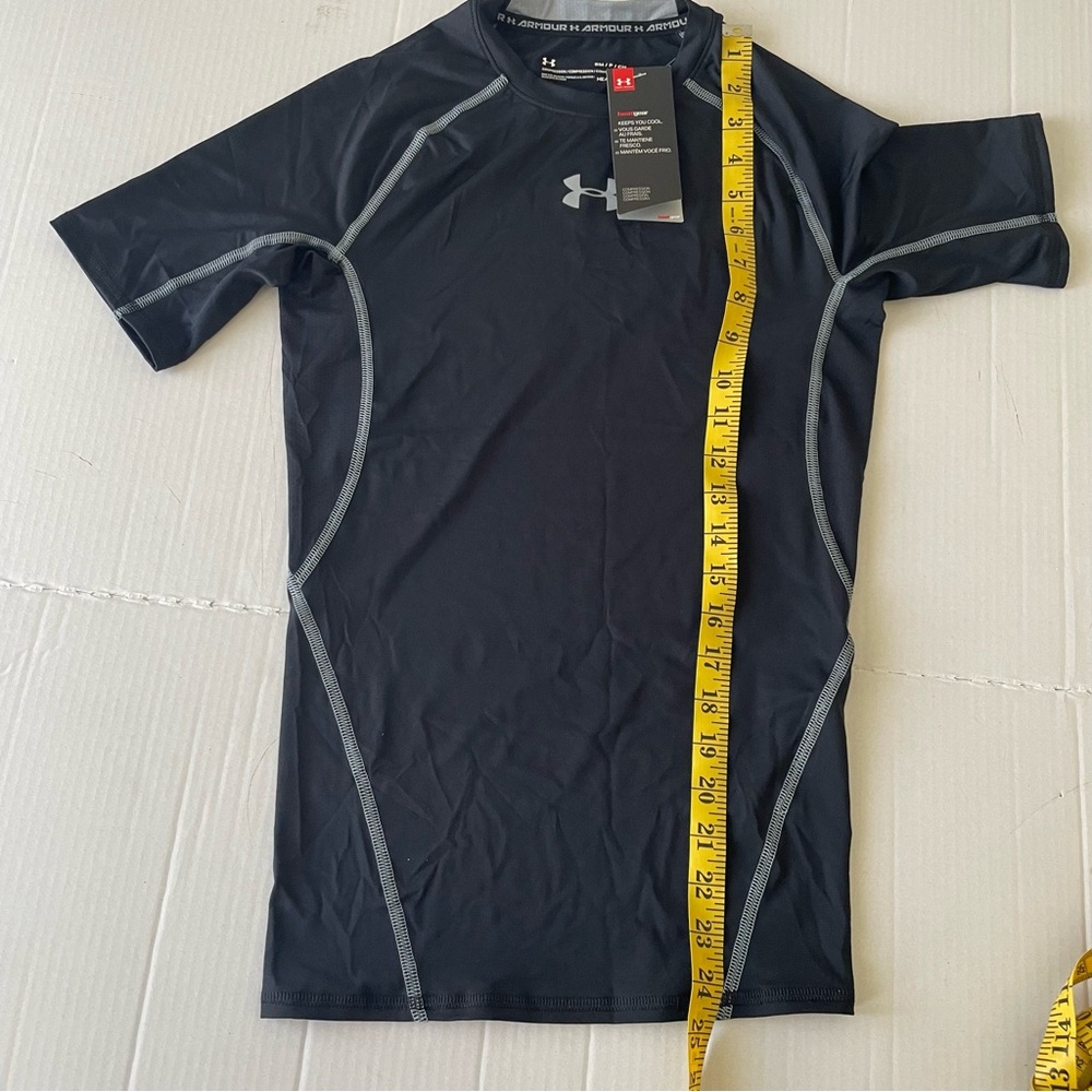 Under Armour Men’s Black Rash Guard with Gray Contrast Stitching - Picture 5 of 7
